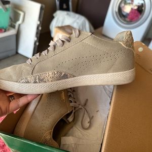 Size 6.5 puma tennis shoes rarely worn still in box need to sell asap